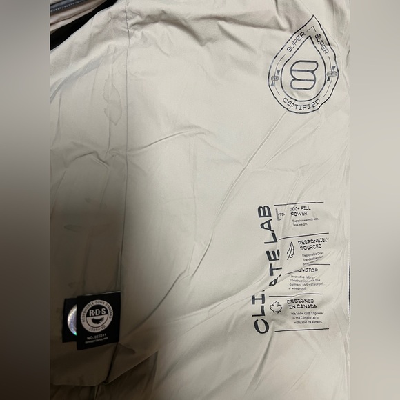 Aritzia Super Puff2O - Picture 9 of 11